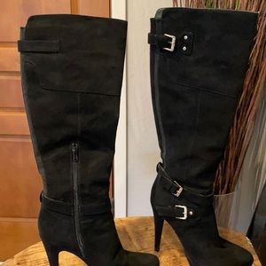 Guess: Tall Black Boots